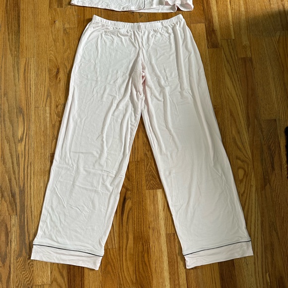 Eberjey Pajama Set. Size medium. New without tags. Light pink SUPER SOFT - Picture 2 of 7